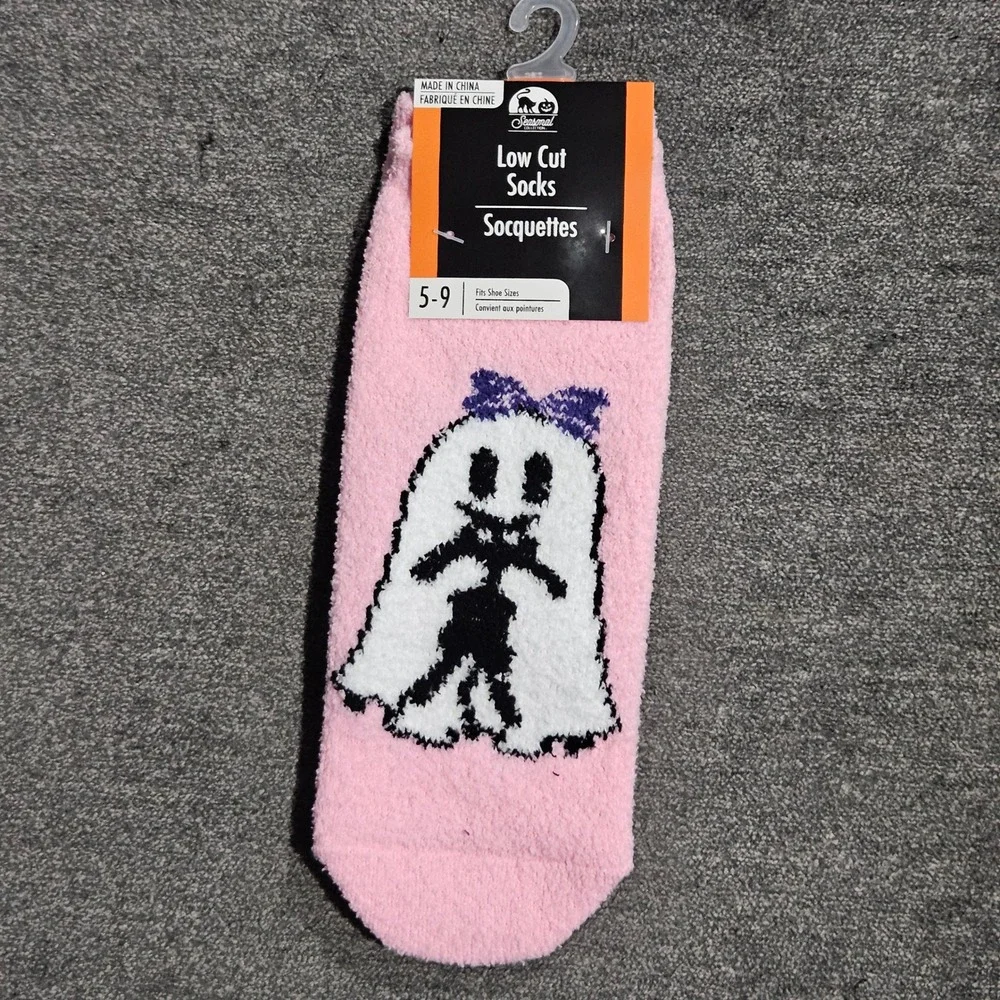 Seasonal Collection Pink Fuzzy Ghost Low Cut Socks Halloween Fits Sizes 5-9 NEW